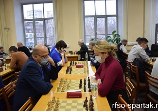 В Казани продолжаются соревнования по шахматам, шашкам и дартсу