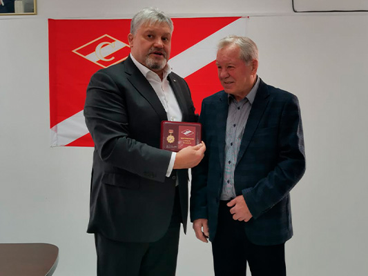 Андрей Слушаев наградил Бориса Майорова медалью "За заслуги"