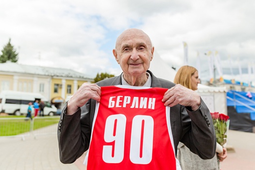 90 лет - баскетбольному патриарху!